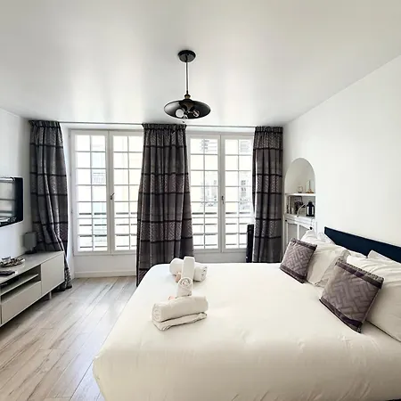 Prime Location And Amazing Neighborhood * Paris