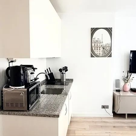 Prime Location And Amazing Neighborhood Apartment