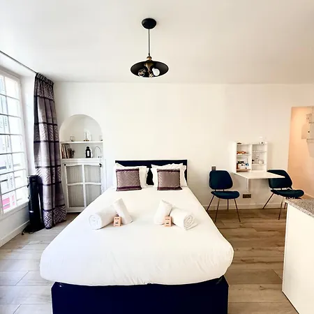 Prime Location And Amazing Neighborhood Apartment *