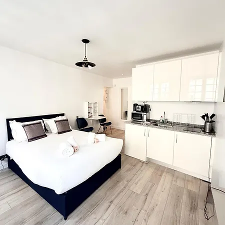 Prime Location&amazing Neighborhood *