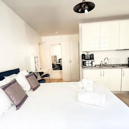 Prime Location And Amazing Neighborhood * Paris