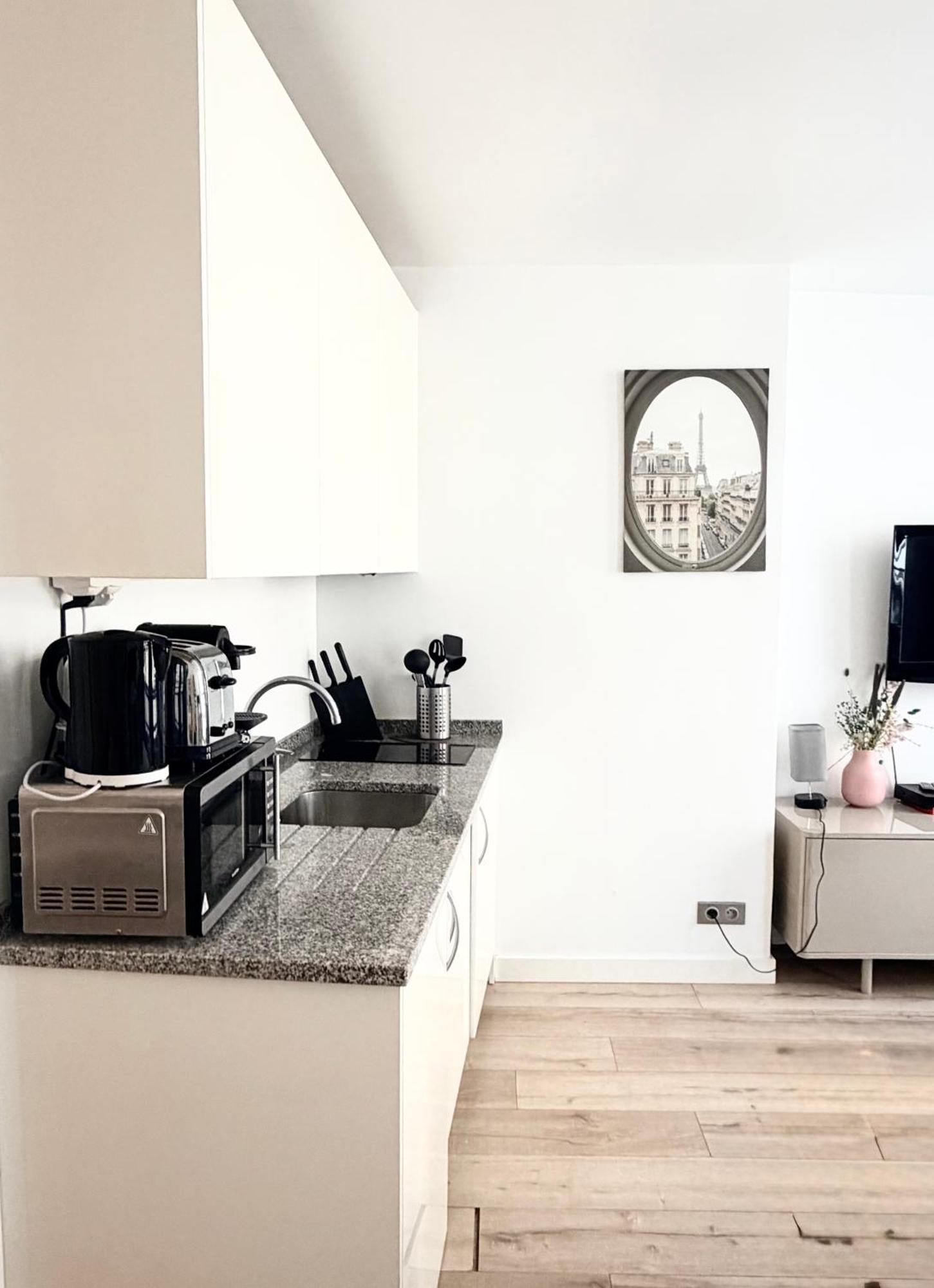 Prime Location And Amazing Neighborhood Apartment