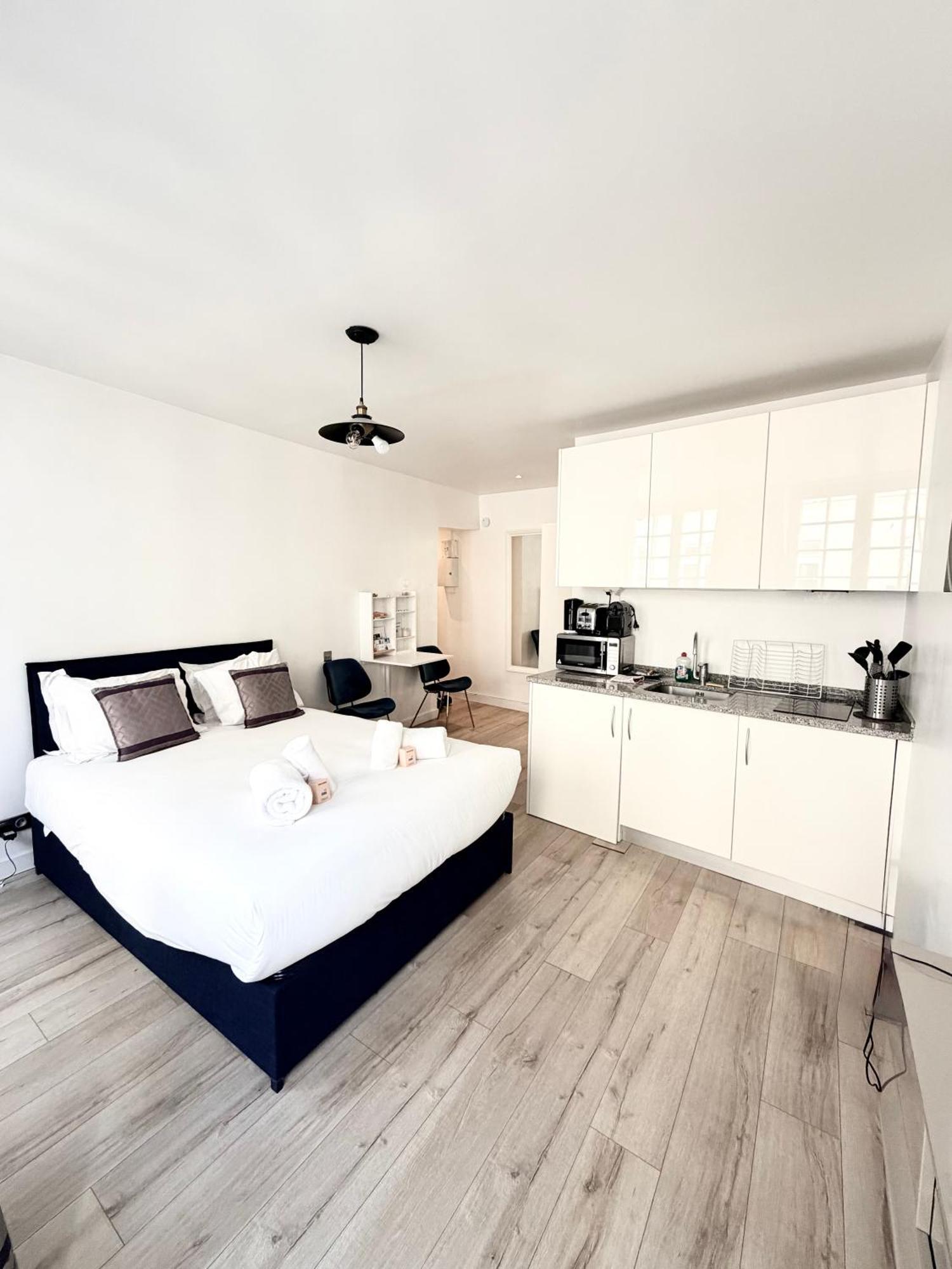 Prime Location&amazing Neighborhood *